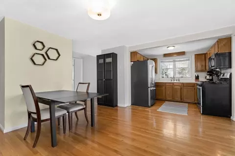 Dining - 75 Mount Vernon St #A, Somerville, MA 02145 photo 2 of 2