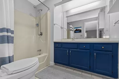 Bath - 75 Mount Vernon St #A, Somerville, MA 02145 photo 1 of 2