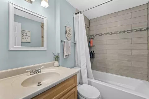 Bath - 75 Mount Vernon St #A, Somerville, MA 02145 photo 2 of 2