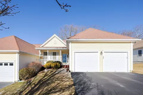 26 Summerfield Dr #26, Uxbridge, MA 01569