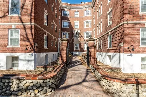 35 Lee St #8, Cambridge, MA 02139