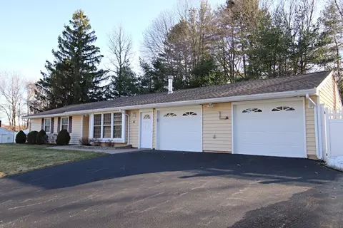 16 Waldens Hill Dr, Peabody, MA 01960