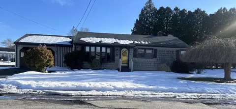 91 Poplar St, Chicopee, MA 01013