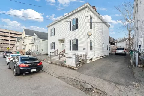 16 18 Ash St, Lowell, MA 01852