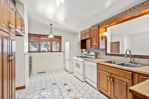 Kitchen - 4 Breen Ave, Methuen, MA 01844 photo 1 of 2