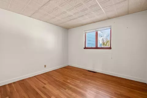 Bedroom - 4 Breen Ave, Methuen, MA 01844 photo 3 of 5