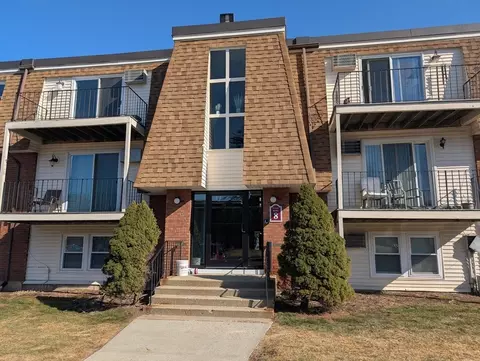 80 Damon Rd #8-103, Northampton, MA 01060