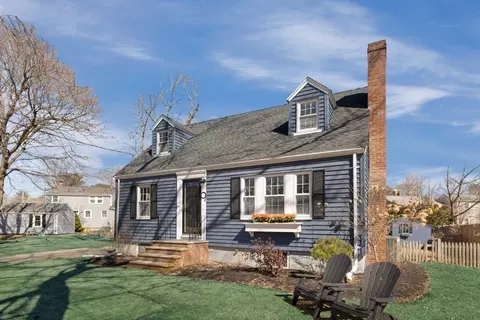 9 Gould St, North Reading, MA 01864