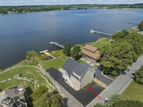 16 Riverside Dr, Berkley, MA 02779