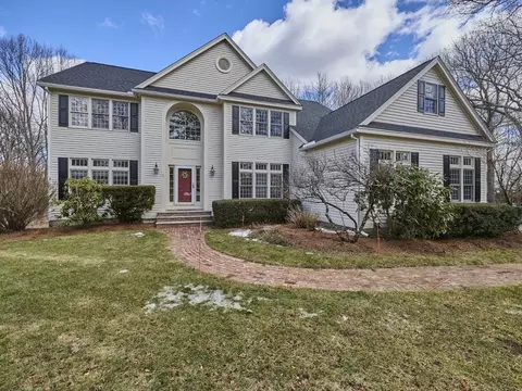 5 Windmill Hill Rd, Stow, MA 01775