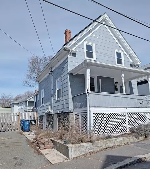 24 Symonds St, Salem, MA 01970