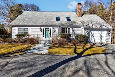 129 Dove Hill Rd, Falmouth, MA 02556