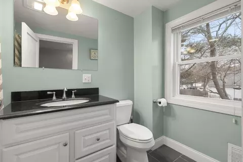 Bath - 3 Gray Rd, Beverly, MA 01915 photo 3 of 3