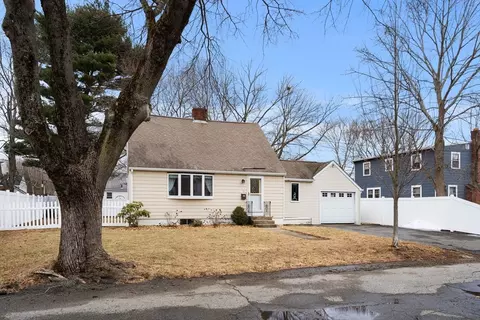 Exterior - 3 Gray Rd, Beverly, MA 01915 photo 2 of 7