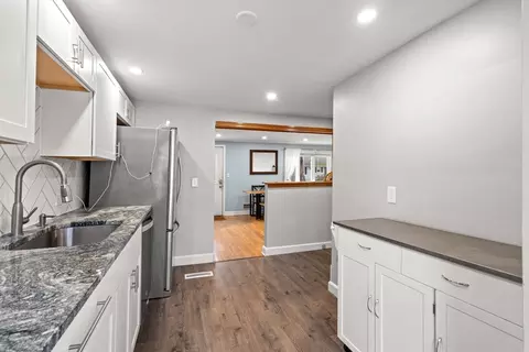 Entry Way - 3 Gray Rd, Beverly, MA 01915 photo 2 of 4