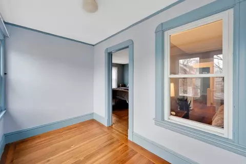 Entry Way - 44 Lyndale St, Springfield, MA 01108 photo 4 of 5