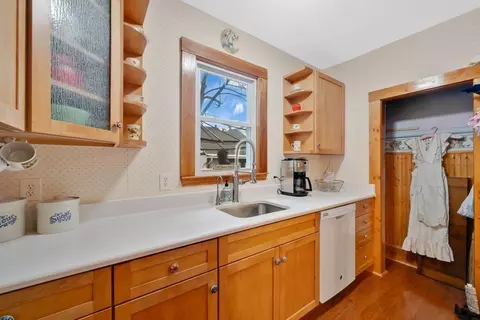Kitchen - 44 Lyndale St, Springfield, MA 01108 photo 1 of 2