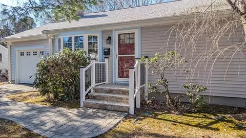 241 Edgewater Dr, Framingham, MA 01702