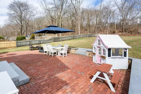 Exterior - 19 Beal St, Hingham, MA 02043 photo 3 of 4