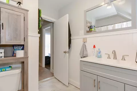 Bath - 90 Dean Ave, Franklin, MA 02038 photo 2 of 3