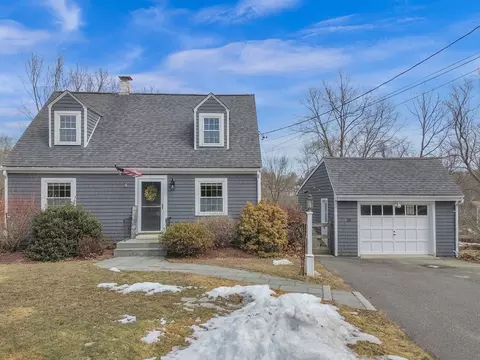 35 Underwood St, Holliston, MA 01746