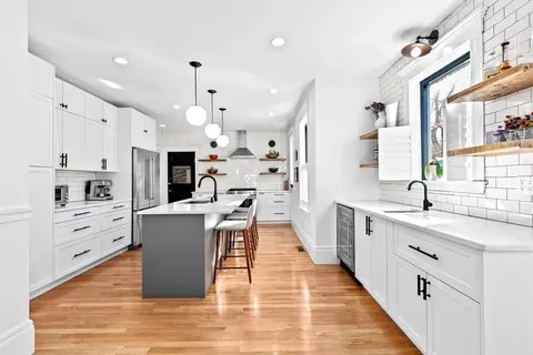 126 Lincoln St #1, Newton, MA 02461