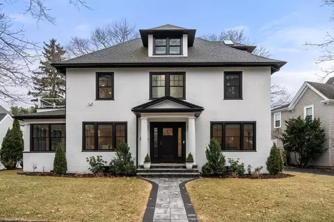 8 Hampden St, Wellesley, MA 02482