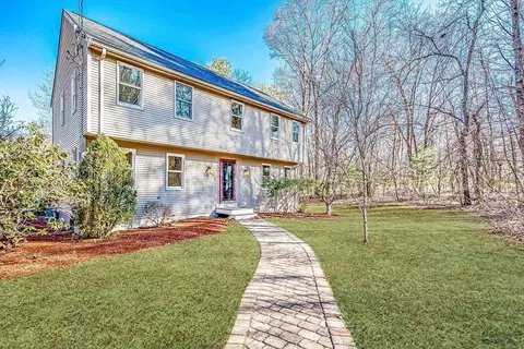 24 W Main St, Hopkinton, MA 01748