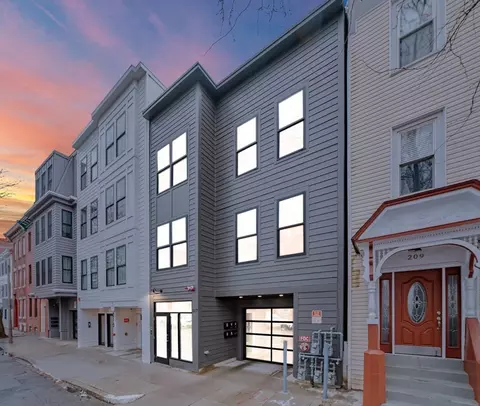 217 Paris St #1, Boston, MA 02128
