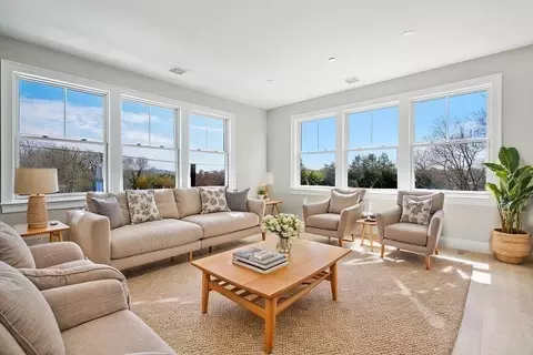 5205 Washington #201, West Roxbury, MA 02132
