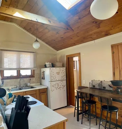 5 Walter St, Wareham, MA 02571 photo 2
