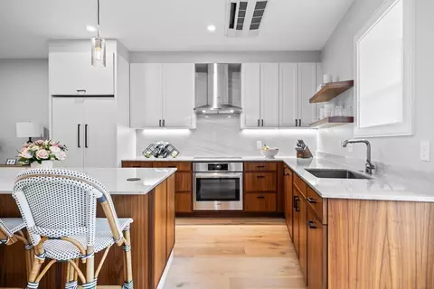 471 Hanover St #4, Boston, MA 02113