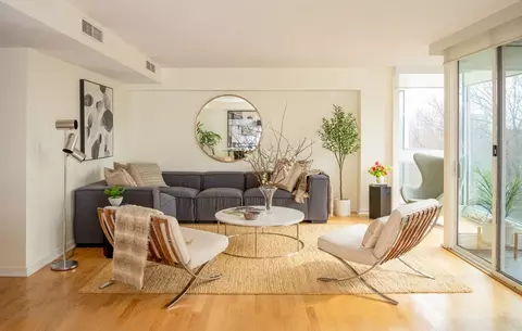975 Memorial Dr #608, Cambridge, MA 02138