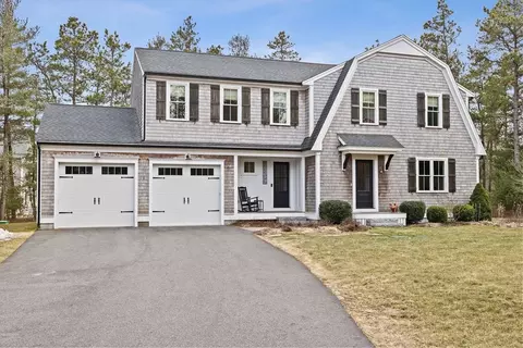5 Pine Needle Ln, Wareham, MA 02571