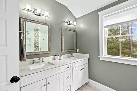 Bath - 5 Pine Needle Ln, Wareham, MA 02571 photo 1 of 3
