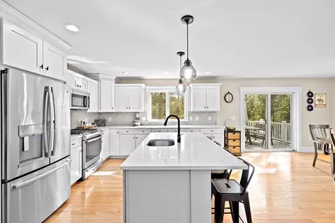 Kitchen - 5 Pine Needle Ln, Wareham, MA 02571 photo 3 of 4