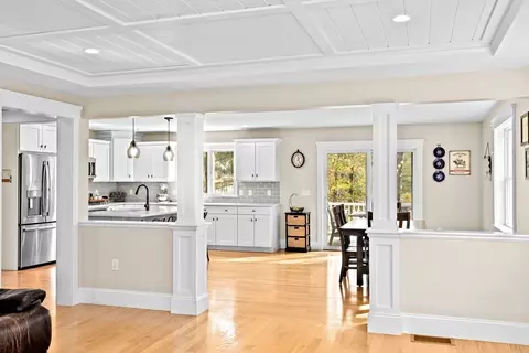 Entry Way - 5 Pine Needle Ln, Wareham, MA 02571 photo 2 of 6