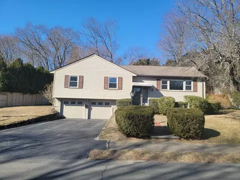 15 Oriole Rd, Wellesley, MA 02481