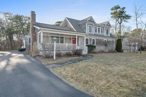 41 Country Ln, Dennis, MA 02639