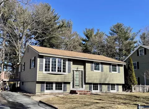 60 Newport Dr, Westford, MA 01886