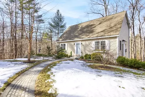 28 Worcester Dr, Littleton, MA 01460