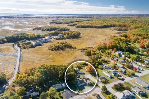304 S Main St, Seabrook, NH 03874