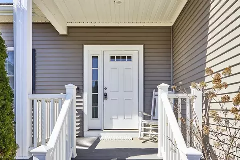 17 Cricket Ln #28, Tyngsborough, MA 01879