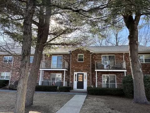 18 Kingswood Dr #E8, Abington, MA 02351