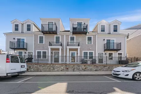 27 Howland St #5, Plymouth, MA 02360