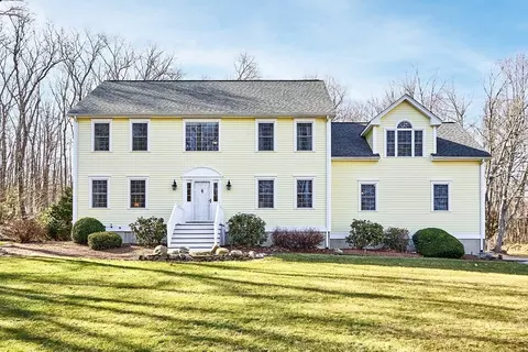 125 Glendale St, Uxbridge, MA 01569