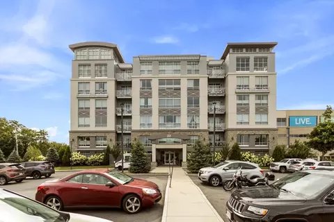201 Elliott St #112, Beverly, MA 01915