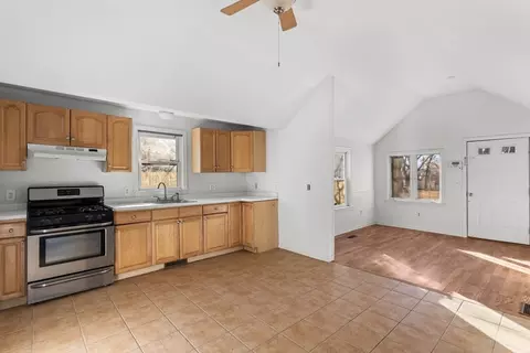 29 Warren Ave, Mansfield, MA 02048
