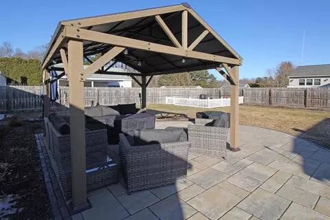 23 E Maple St, Easthampton, MA 01027 photo 4