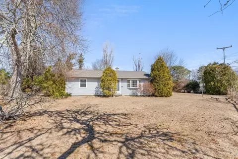 17 Corte Real Ave, Falmouth, MA 02536